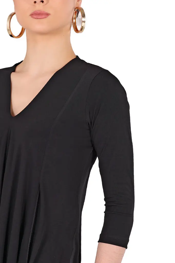 maly-dance-shirt-v-neck-flow-black-detail.webp