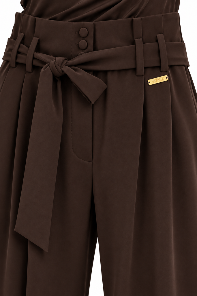 Espressobraune Hose in Nahaufnahme.webp