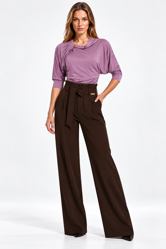 Lavendelbluse zu Schokoladenhosen.webp